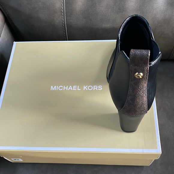 Michael Kors black boots brand new!!! - Picture 2 of 3